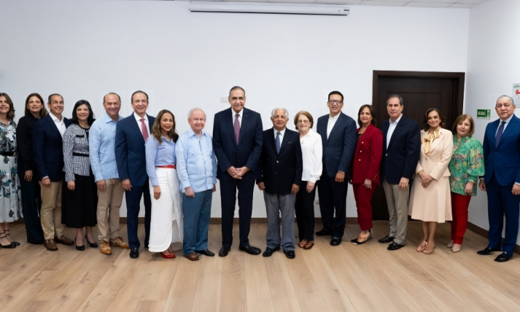 Dr. Julio A. Castaños Guzmán ratificado para nuevo período al frente del Patronato del Hospital Plaza de la Salud