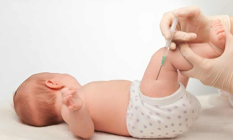 Infectólogos y pediatras rechazan posponer vacuna de hepatitis B: "Mantenemos dosis en primeras 24 horas" Infectólogos y pediatras rechazan posponer vacuna de hepatitis B: "Mantenemos dosis en primeras 24 horas"