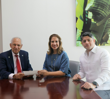 Donación del HOMS impulsa programa de becas de la Fundación Madre y Maestra