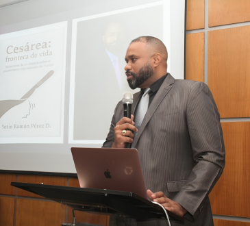 Dr. Yotin Pérez presenta su libro “Cesárea: frontera de vida” en Santo Domingo