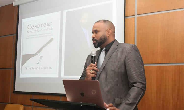 Dr. Yotin Pérez presenta su libro “Cesárea: frontera de vida” en Santo Domingo Dr. Yotin Pérez presenta su libro “Cesárea: frontera de vida” en Santo Domingo