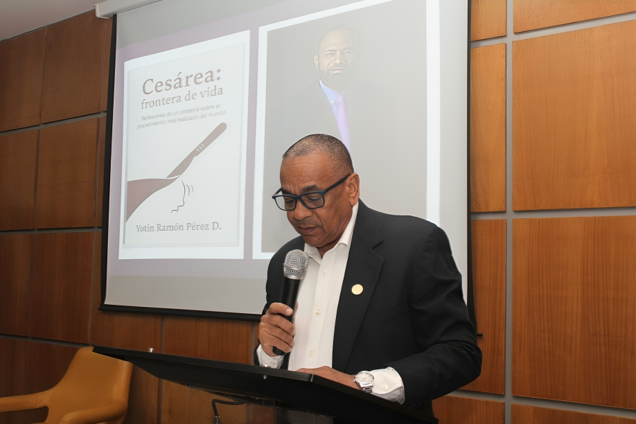 Dr. Yotin Pérez presenta su libro “Cesárea: frontera de vida” en Santo Domingo Dr. Yotin Pérez presenta su libro “Cesárea: frontera de vida” en Santo Domingo