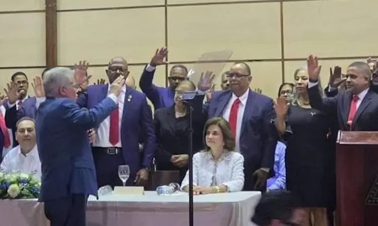 Doctor Luis Peña Núñez asume presidencia del Colegio Médico Dominicano para el período 2025-2027 Doctor Luis Peña Núñez asume presidencia del Colegio Médico Dominicano para el período 2025-2027