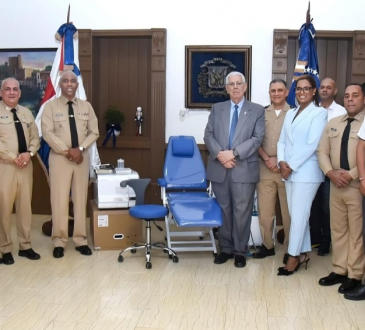 SNS fortalece salud bucal en la Armada Dominicana con entrega de modernos equipos odontológicos