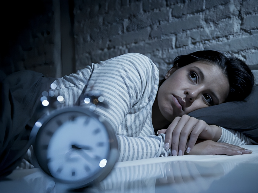 Especialista en sueño revela cómo dormir mal afecta las emociones y nos hace percibir como socialmente inaccesibles