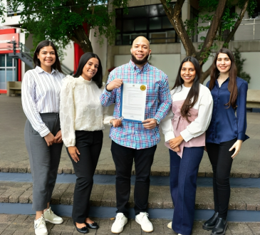 Egresados de INTEC crean dispositivo electrónico para enseñar lectoescritura a niños con discapacidad auditiva y obtienen patente