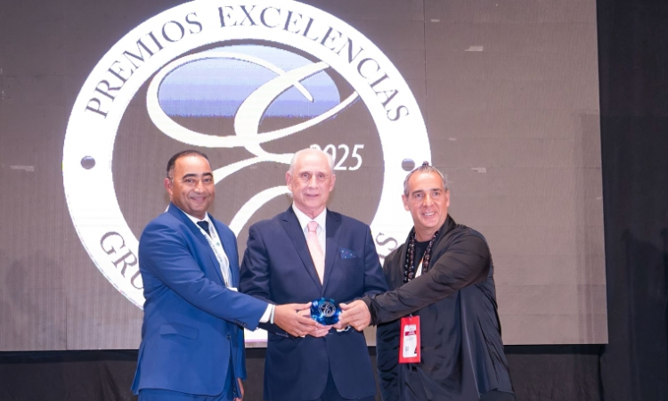 Flavio Acuña recibe el Premio Excelencias Turísticas 2026 en FITUR por su liderazgo en Turismo de Bienestar Flavio Acuña recibe el Premio Excelencias Turísticas 2026 en FITUR por su liderazgo en Turismo de Bienestar