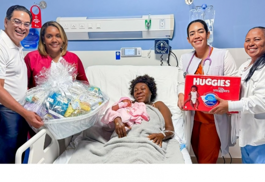 Centro Médico Punta Cana celebra el primer nacimiento del año 2026