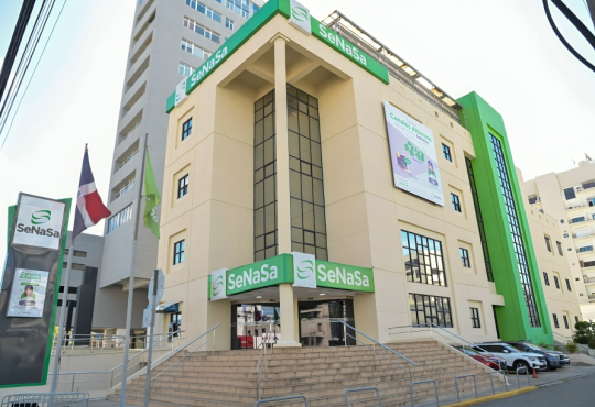 Tras escándalo, gobierno crea comisión técnica y fija tope de RD$5 millones para decisiones ejecutivas en SeNaSa Tras escándalo, gobierno crea comisión técnica y fija tope de RD$5 millones para decisiones ejecutivas en SeNaSa