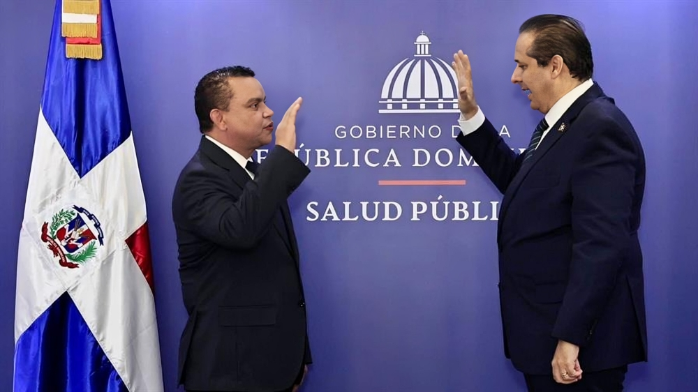 Juramentan al doctor Julio César Landrón como nuevo director ejecutivo del Servicio Nacional de Salud