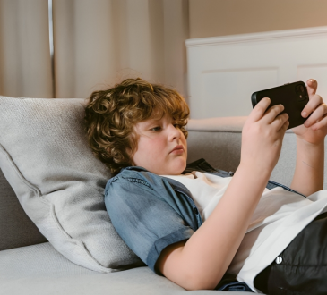 Agencia de salud de Francia alerta sobre efectos perjudiciales de redes sociales en salud mental de adolescentes