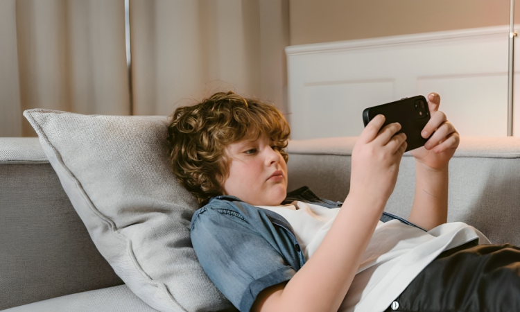 Agencia de salud de Francia alerta sobre efectos perjudiciales de redes sociales en salud mental de adolescentes