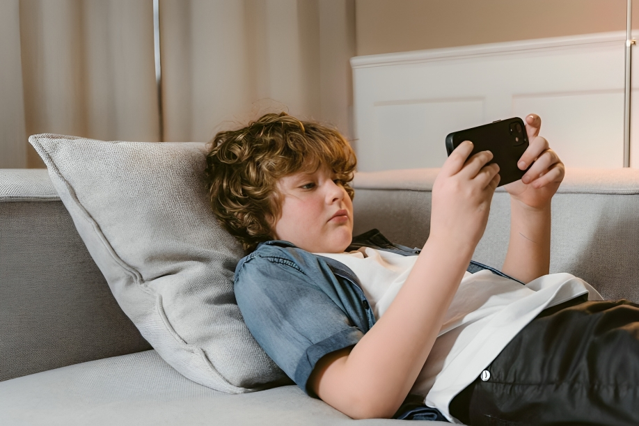 Agencia de salud de Francia alerta sobre efectos perjudiciales de redes sociales en salud mental de adolescentes Agencia de salud de Francia alerta sobre efectos perjudiciales de redes sociales en salud mental de adolescentes