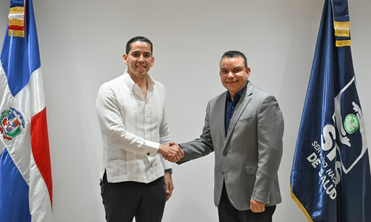 SNS y SeNaSa coordinan acciones para mejorar eficiencia y sostenibilidad del sistema público de salud