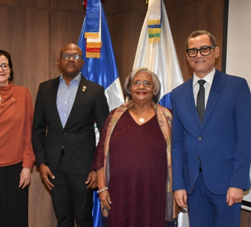 CNSS juramenta presidente del Colegio Médico Dominicano