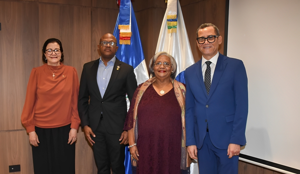 CNSS juramenta presidente del Colegio Médico Dominicano CNSS juramenta presidente del Colegio Médico Dominicano