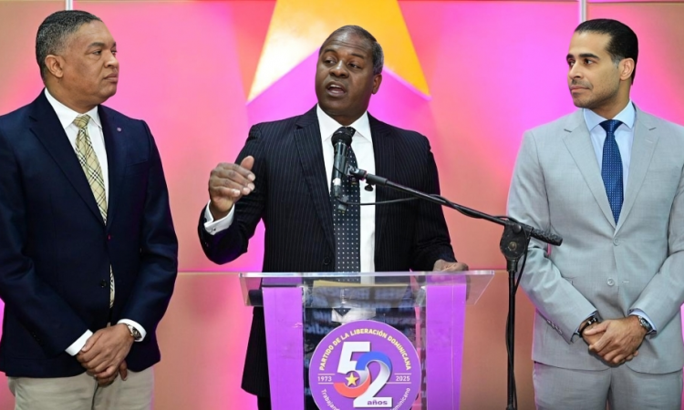 Secretario de Salud del PLD acusa al gobierno: "Medicamentos de alto costo no están llegando y pacientes mueren esperándolos