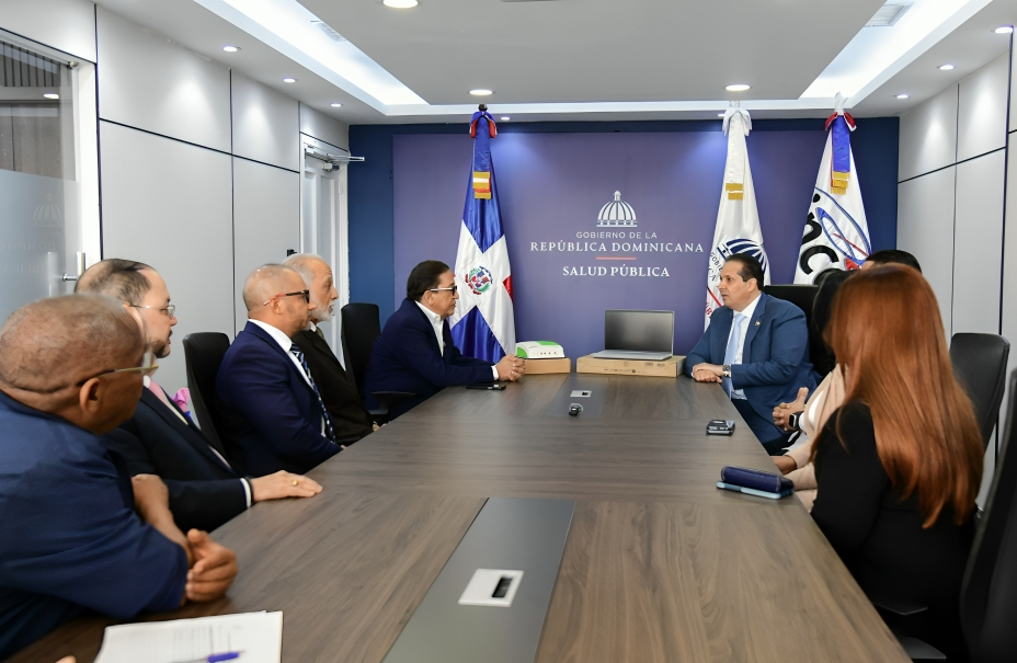 Ministerio de Salud inicia entrega de equipos para fortalecer el diagnóstico hospitalario