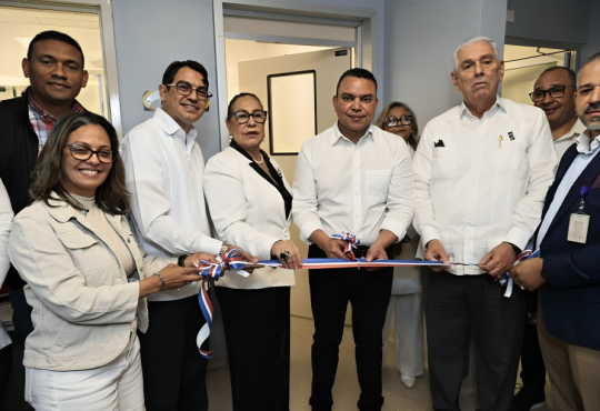 SNS inaugura Tomógrafo Panorámico Dental en Hospital Cabral y Báez y exhorta a fortalecer atención primaria en reunión regional