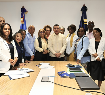 Titular del SNS, Dr. Julio Landrón, sostiene diálogo con gremios de Enfermería sobre sus demandas laborales