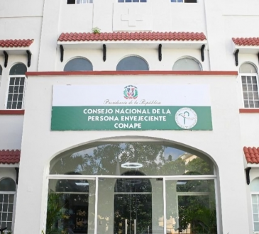 CONAPE fortalece cuidado a adultos mayores con la incorporación de nuevos profesionales al servicio domiciliario