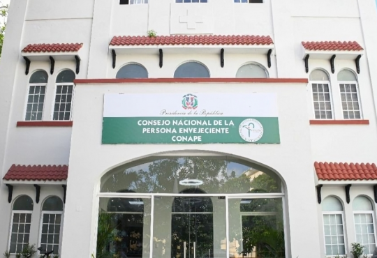 CONAPE fortalece cuidado a adultos mayores con la incorporación de nuevos profesionales al servicio domiciliario