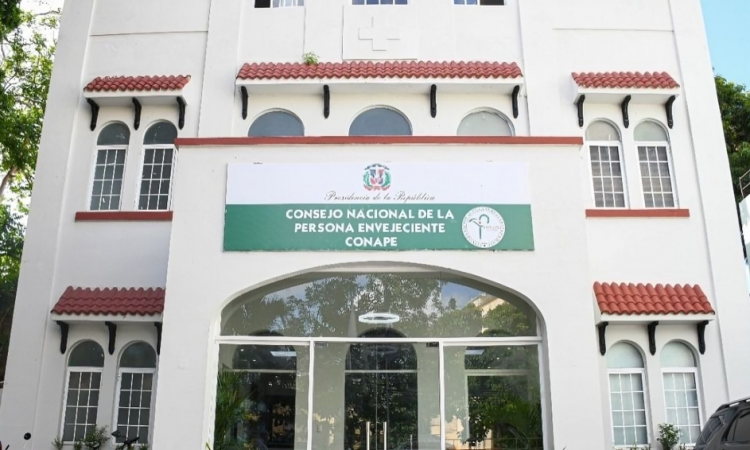 CONAPE fortalece cuidado a adultos mayores con la incorporación de nuevos profesionales al servicio domiciliario