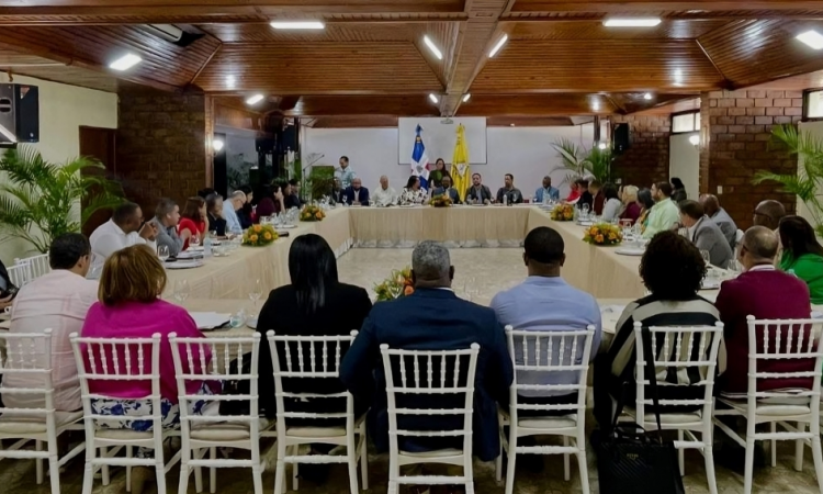 CMD realiza diagnóstico nacional del sector salud en histórica reunión con presidentes provinciales