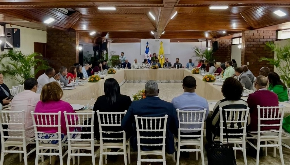 CMD realiza diagnóstico nacional del sector salud en histórica reunión con presidentes provinciales
