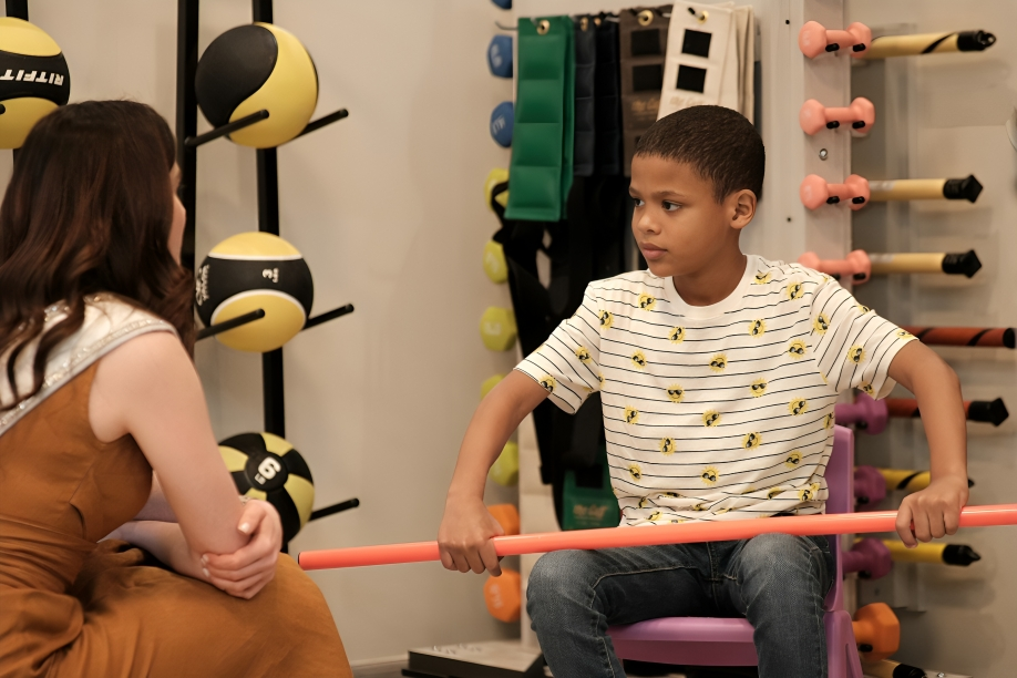 CAID recibe a la Miss Universo Fátima Bosch en visita de sensibilización sobre el autismo