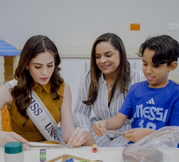 CAID recibe a la Miss Universo Fátima Bosch en visita de sensibilización sobre el autismo