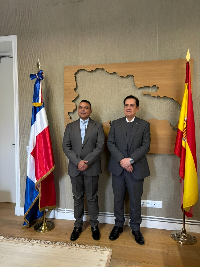 Director del SNS impulsa alianzas estratégicas y proyecta avances del sistema de salud durante visita oficial a España