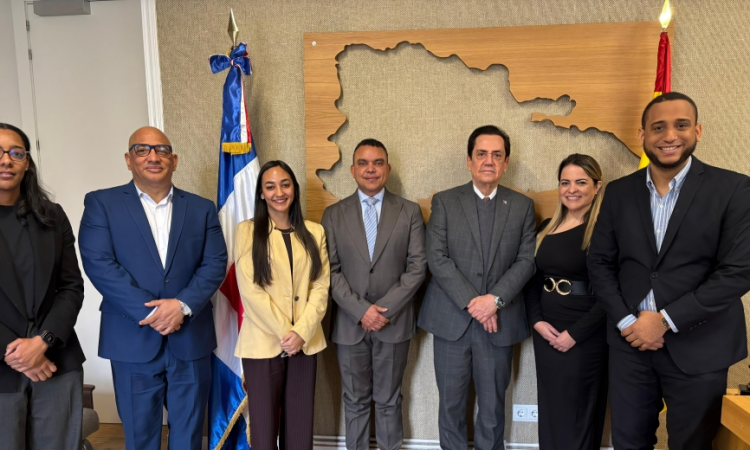 Director del SNS impulsa alianzas estratégicas y proyecta avances del sistema de salud durante visita oficial a España