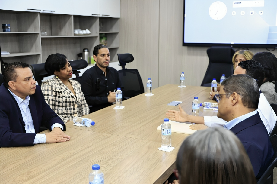 SNS y DAEH coordinan plan conjunto para fortalecer el sistema de emergencias y optimizar la atención prehospitalaria SNS y DAEH coordinan plan conjunto para fortalecer el sistema de emergencias y optimizar la atención prehospitalaria