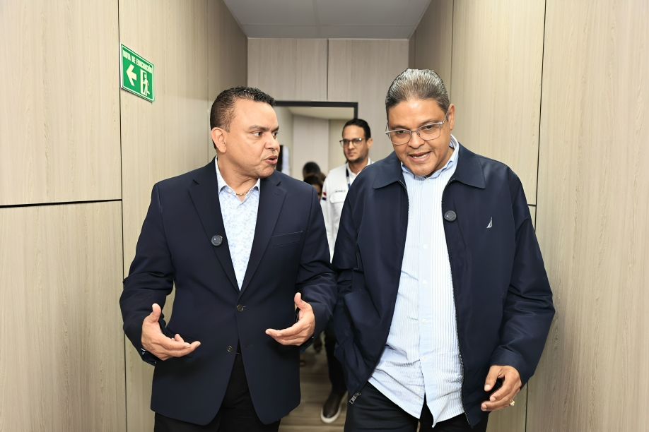 SNS y DAEH coordinan plan conjunto para fortalecer el sistema de emergencias y optimizar la atención prehospitalaria SNS y DAEH coordinan plan conjunto para fortalecer el sistema de emergencias y optimizar la atención prehospitalaria