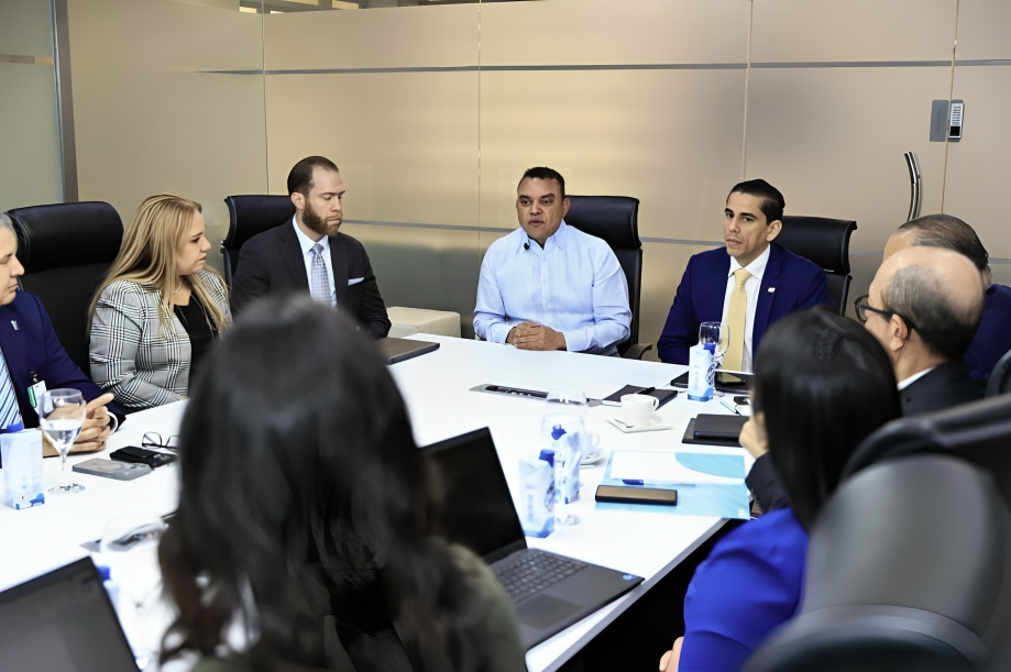 SNS y SeNaSa refuerzan alianza para impulsar atención primaria y mejorar Red Pública de Salud