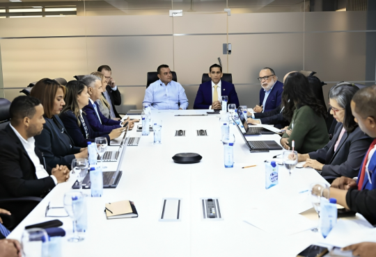 SNS y SeNaSa refuerzan alianza para impulsar atención primaria y mejorar Red Pública de Salud