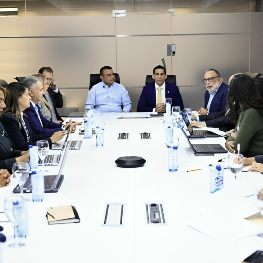 SNS y SeNaSa refuerzan alianza para impulsar atención primaria y mejorar Red Pública de Salud