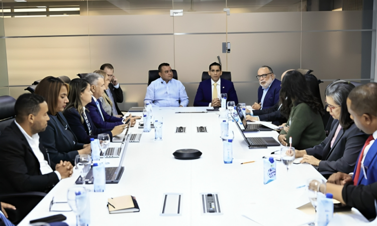 SNS y SeNaSa refuerzan alianza para impulsar atención primaria y mejorar Red Pública de Salud