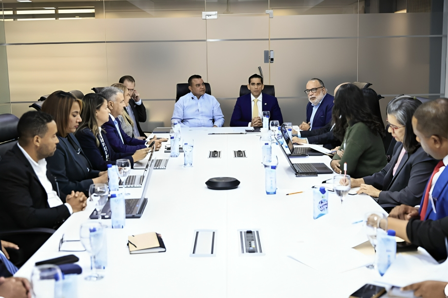 SNS y SeNaSa refuerzan alianza para impulsar atención primaria y mejorar Red Pública de Salud