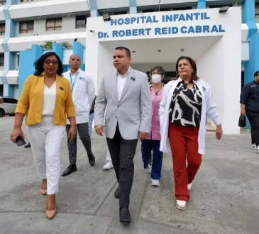 Director del SNS realiza visitas sorpresa a Hospitales Pediátrico y Materno Infantil para evaluar la calidad de los servicios