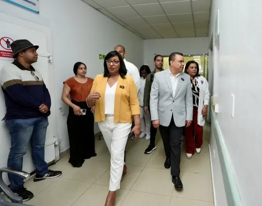 Director del SNS realiza visitas sorpresa a Hospitales Pediátrico y Materno Infantil para evaluar la calidad de los servicios