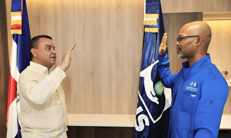 SNS juramenta nuevo director del Hospital Salvador B. Gautier y anuncia importante inversión para su remozamiento