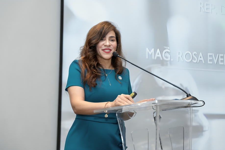 Cirugía Plástica del hospital Gautier realiza conferencia por su 49 aniversario