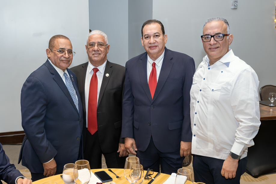 Cirugía Plástica del hospital Gautier realiza conferencia por su 49 aniversario