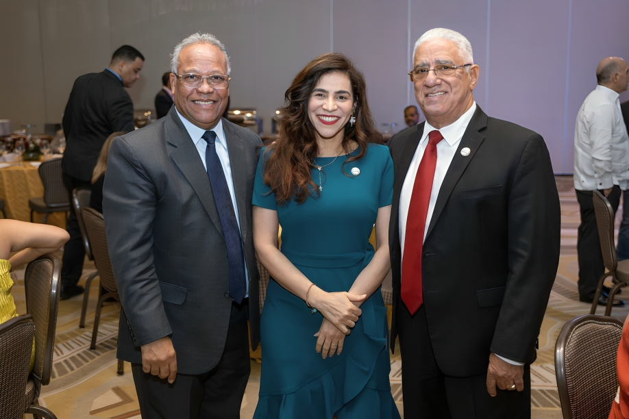 Cirugía Plástica del hospital Gautier realiza conferencia por su 49 aniversario