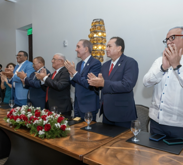Cirugía Plástica del hospital Gautier realiza conferencia por su 49 aniversario