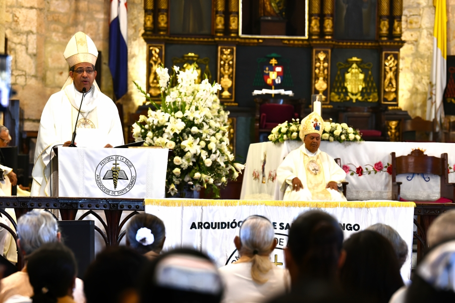 Arzobispo Morel Diplán preside eucaristía por la XXXIV Jornada Mundial del Enfermo en la Catedral Primada de América