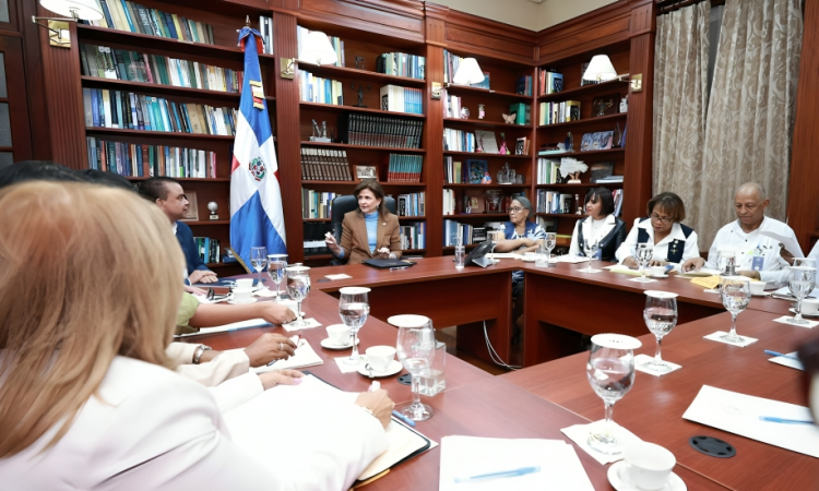 Gabinete de Salud se reúnen con gremios de enfermería para abordar demandas del sector Gabinete de Salud se reúnen con gremios de enfermería para abordar demandas del sector