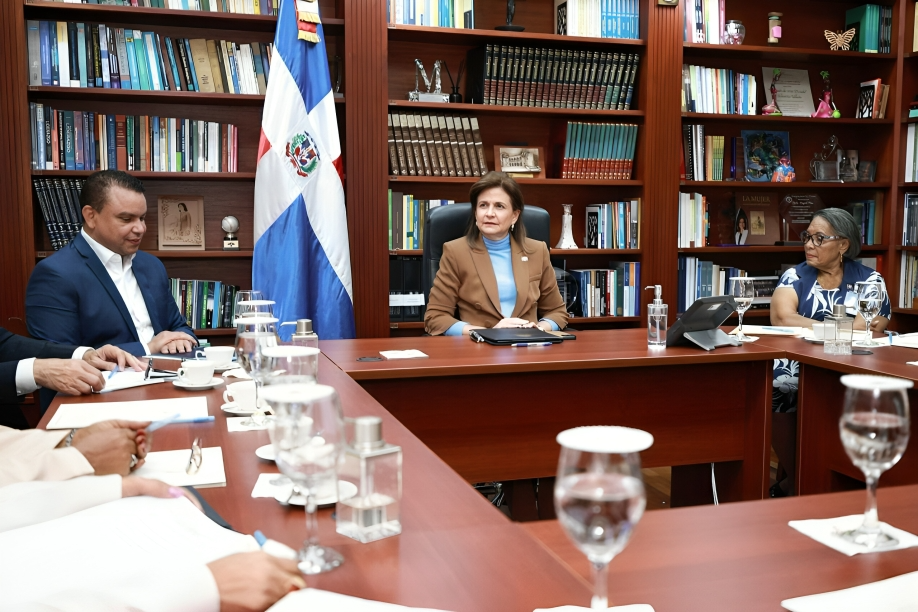 Gabinete de Salud se reúnen con gremios de enfermería para abordar demandas del sector Gabinete de Salud se reúnen con gremios de enfermería para abordar demandas del sector